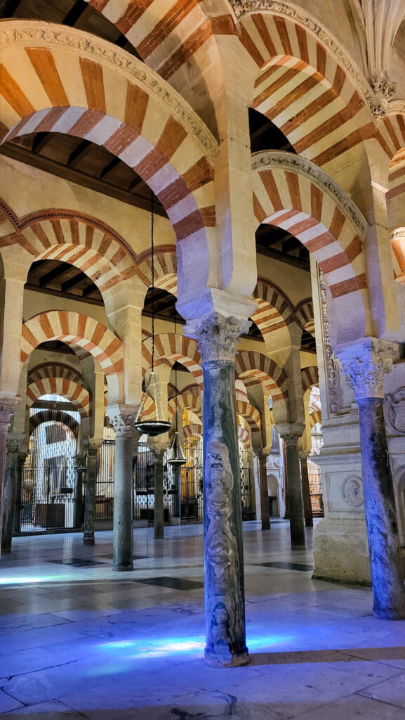Wnętrze katedry-meczetu w Kordobie