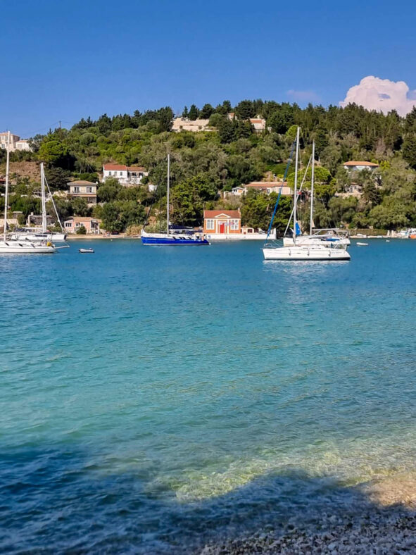 Widok na starą szkołę w Lakka na wyspie Paxos